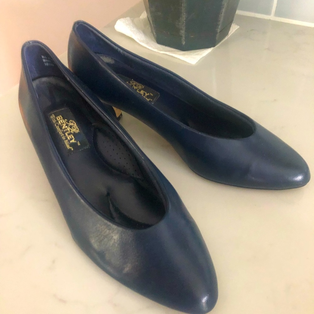 TR.Bentley Ladies Heels Pumps Size 8M Leather VINTAGE!!
